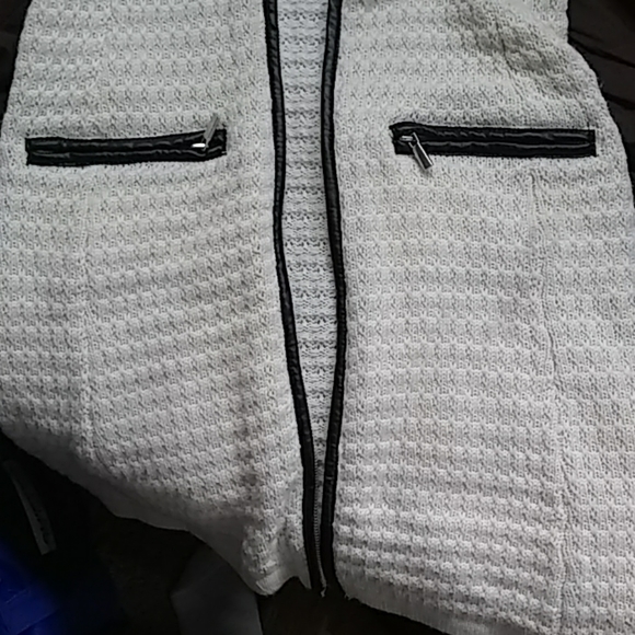 Beautiful stylish long cream jacket - Picture 7 of 7